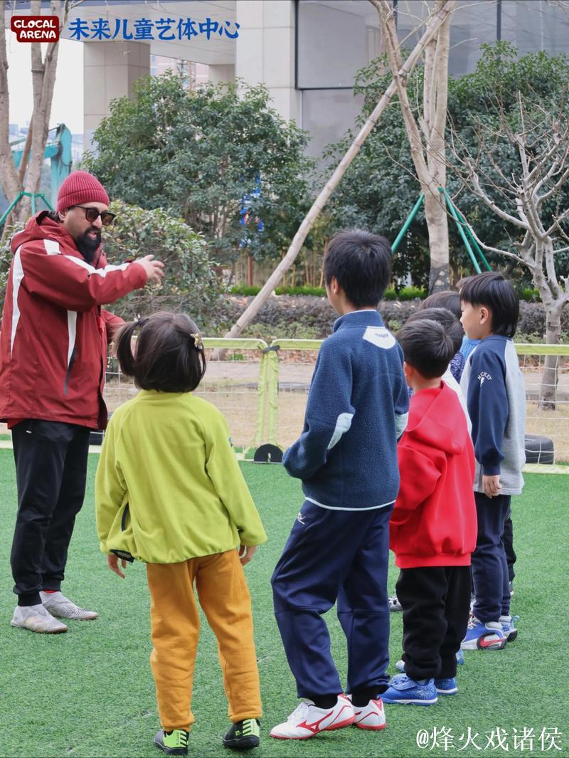 桑德：一个爱看孩子们踢球的“外教”